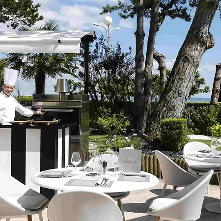 Barriere L'hermitage 5*