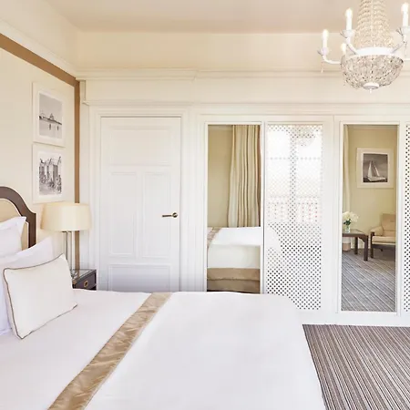 ホテル Barriere L'hermitage 5*