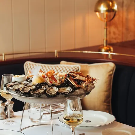 ホテル Barriere L'hermitage 5*