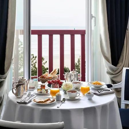 Barriere L'hermitage Hotel