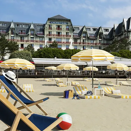 ホテル Barriere L'hermitage 5*