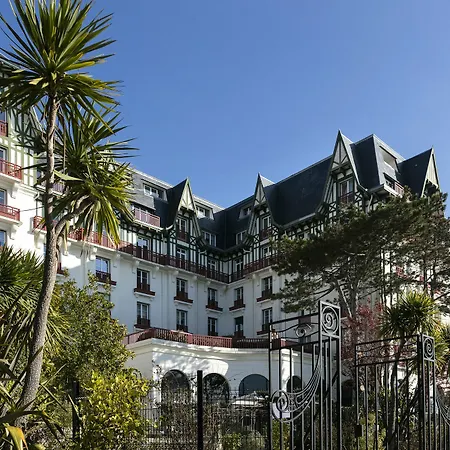 ホテル Barriere L'hermitage 5*