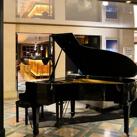 Barriere L'hermitage 5*